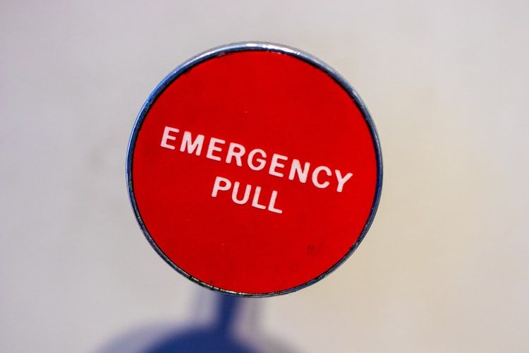 Button with a label on saying 'emergency pull'