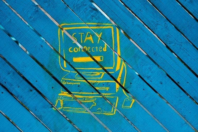 grafitti pc saying stay connected