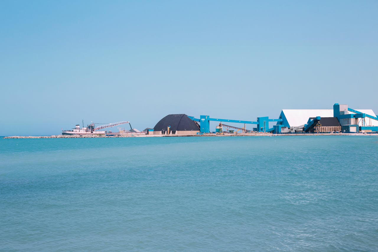 an ocean mining plant and vessel