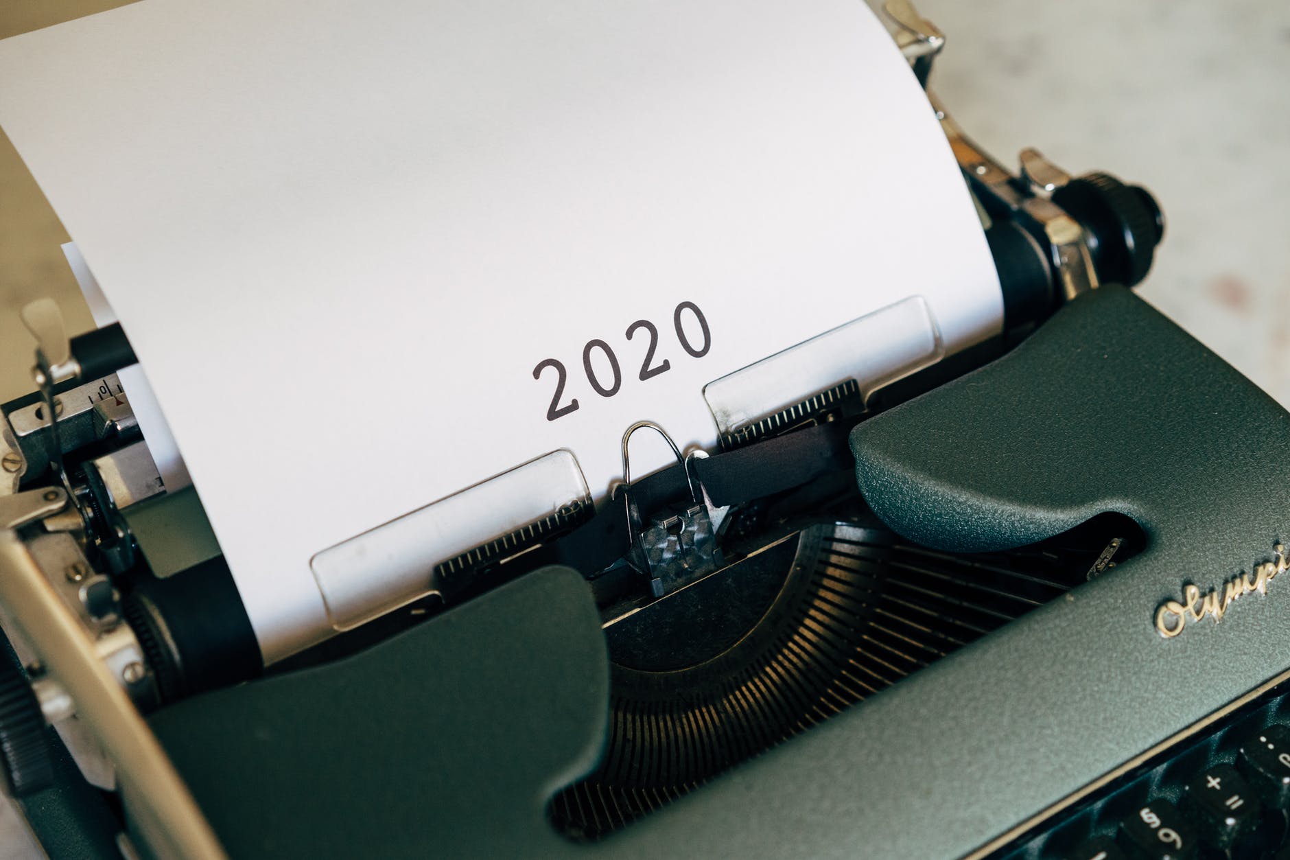 typewriter with 2020 on paper
