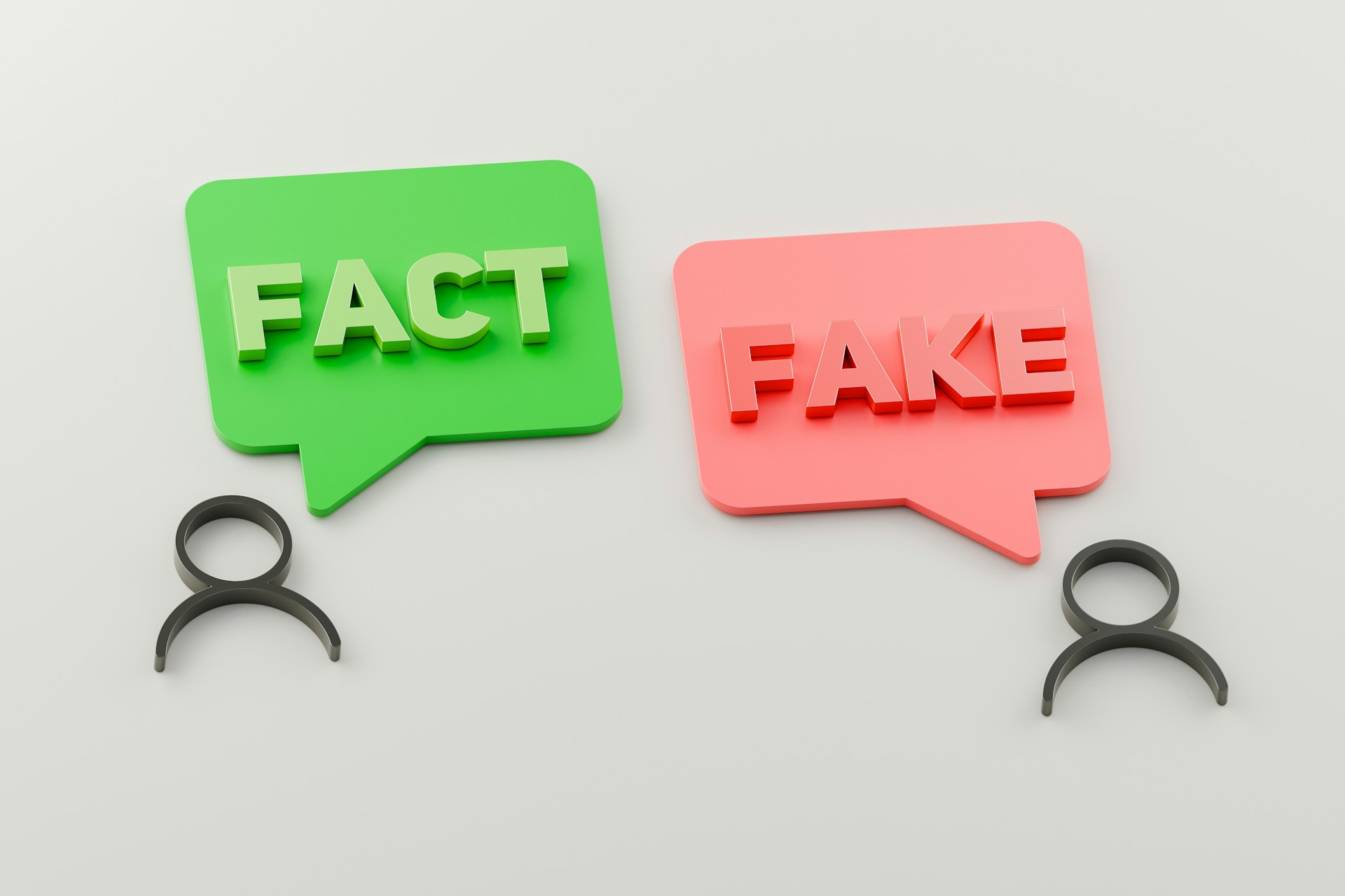 Two speech bubbles, one saying fact and one saying fake