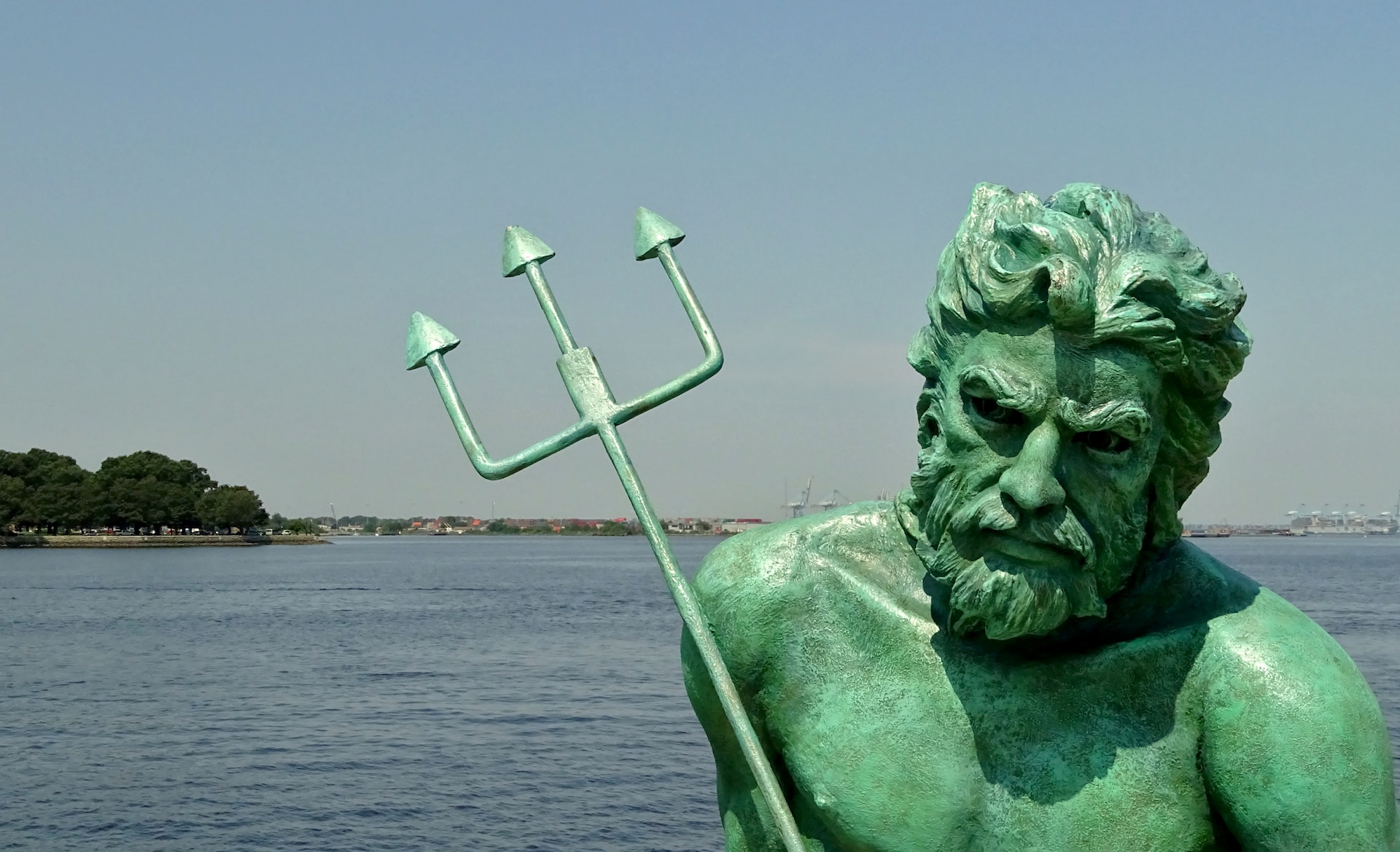 statue of Neptune 